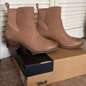 Teva Anaya bootie w/box